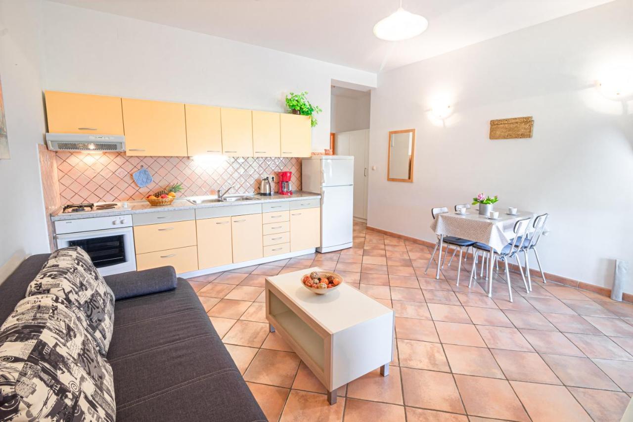 Apartments Sandra Kornić Extérieur photo