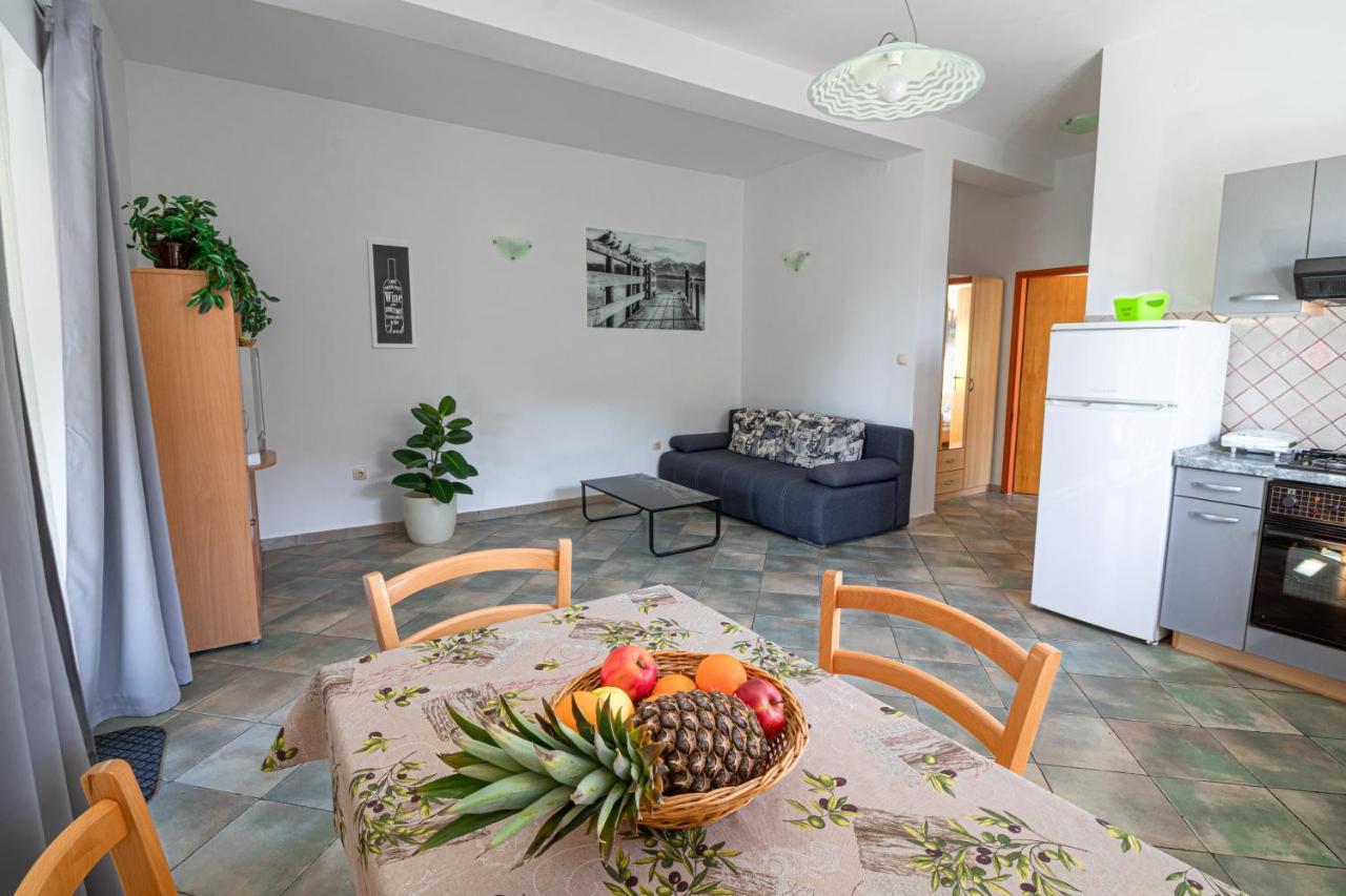 Apartments Sandra Kornić Extérieur photo
