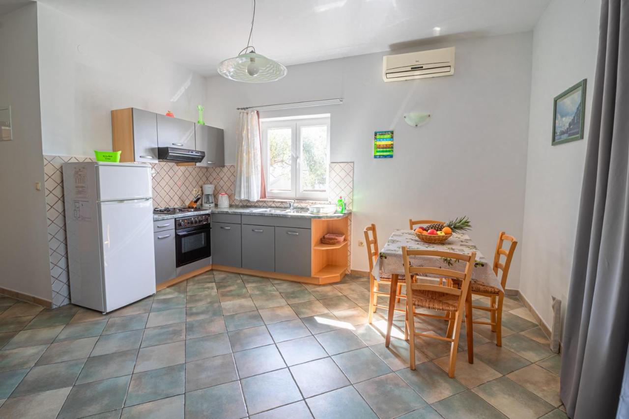Apartments Sandra Kornić Extérieur photo