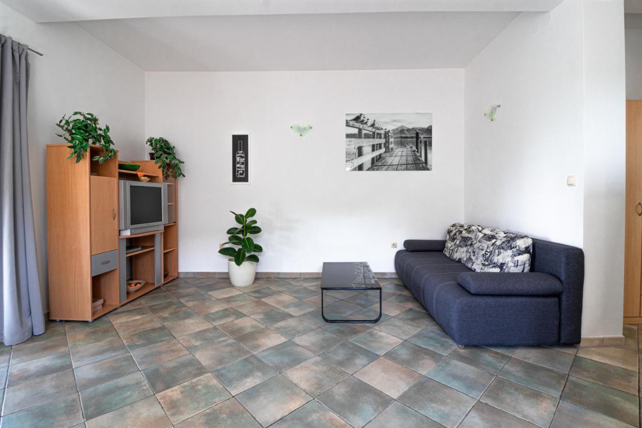 Apartments Sandra Kornić Extérieur photo