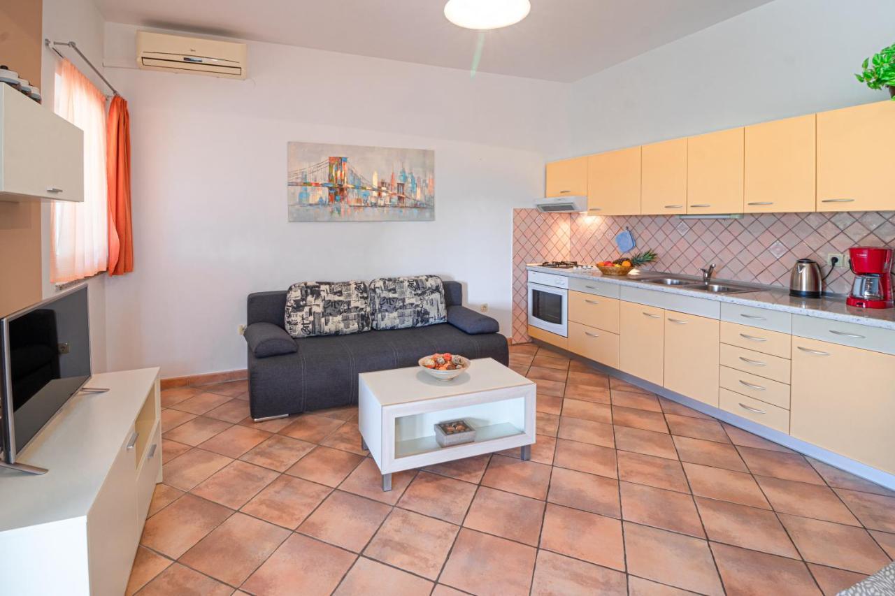 Apartments Sandra Kornić Extérieur photo