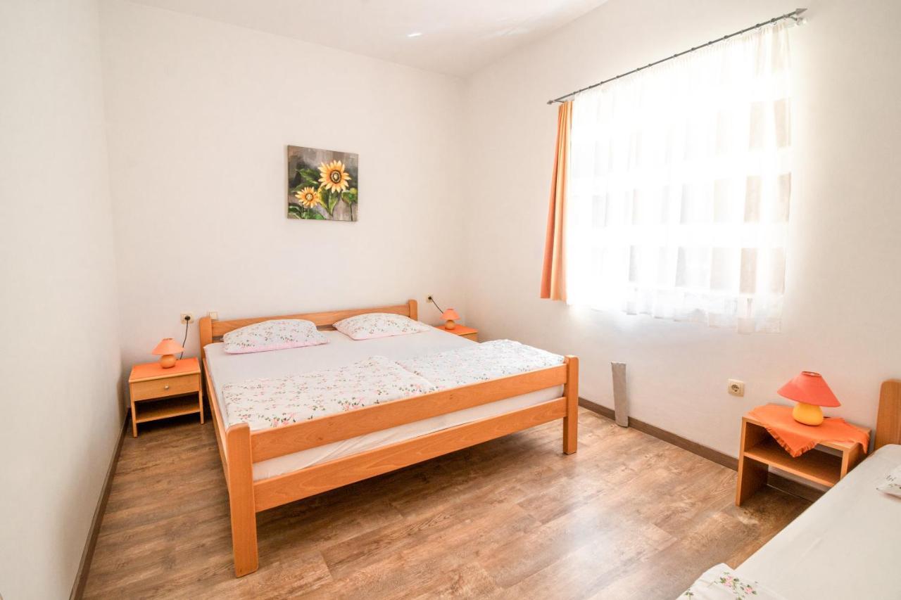 Apartments Sandra Kornić Extérieur photo