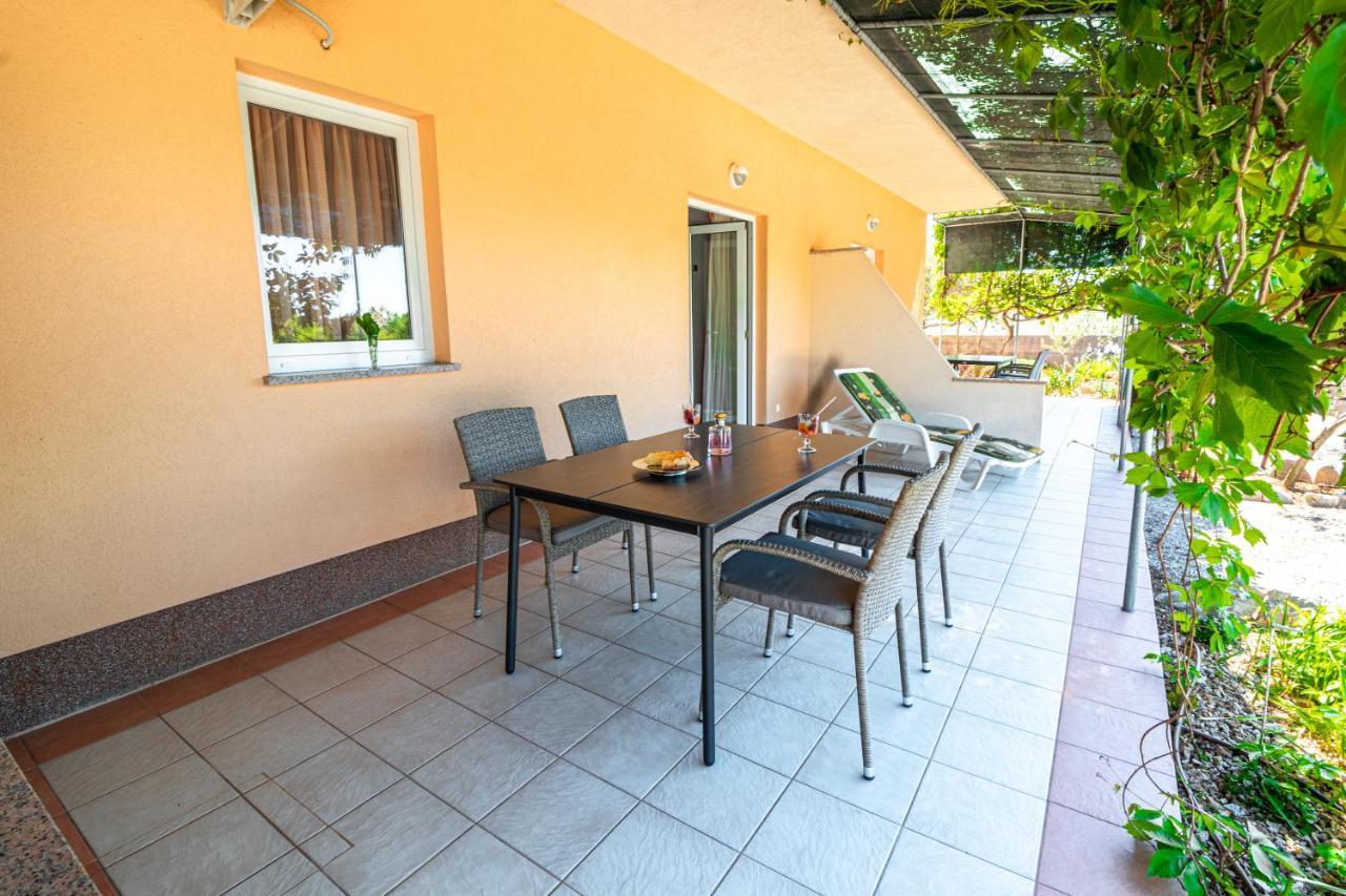 Apartments Sandra Kornić Extérieur photo