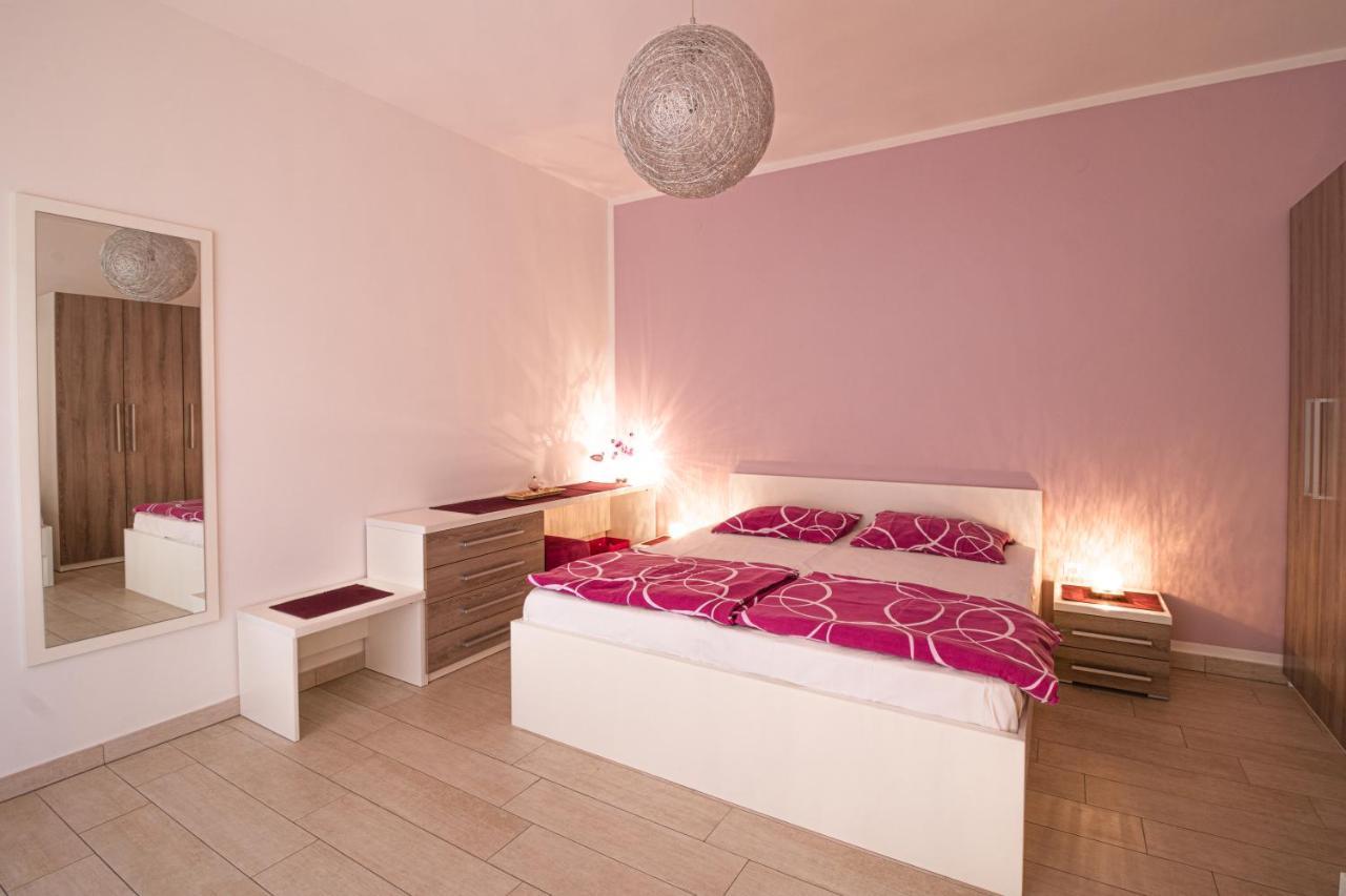 Apartments Sandra Kornić Extérieur photo