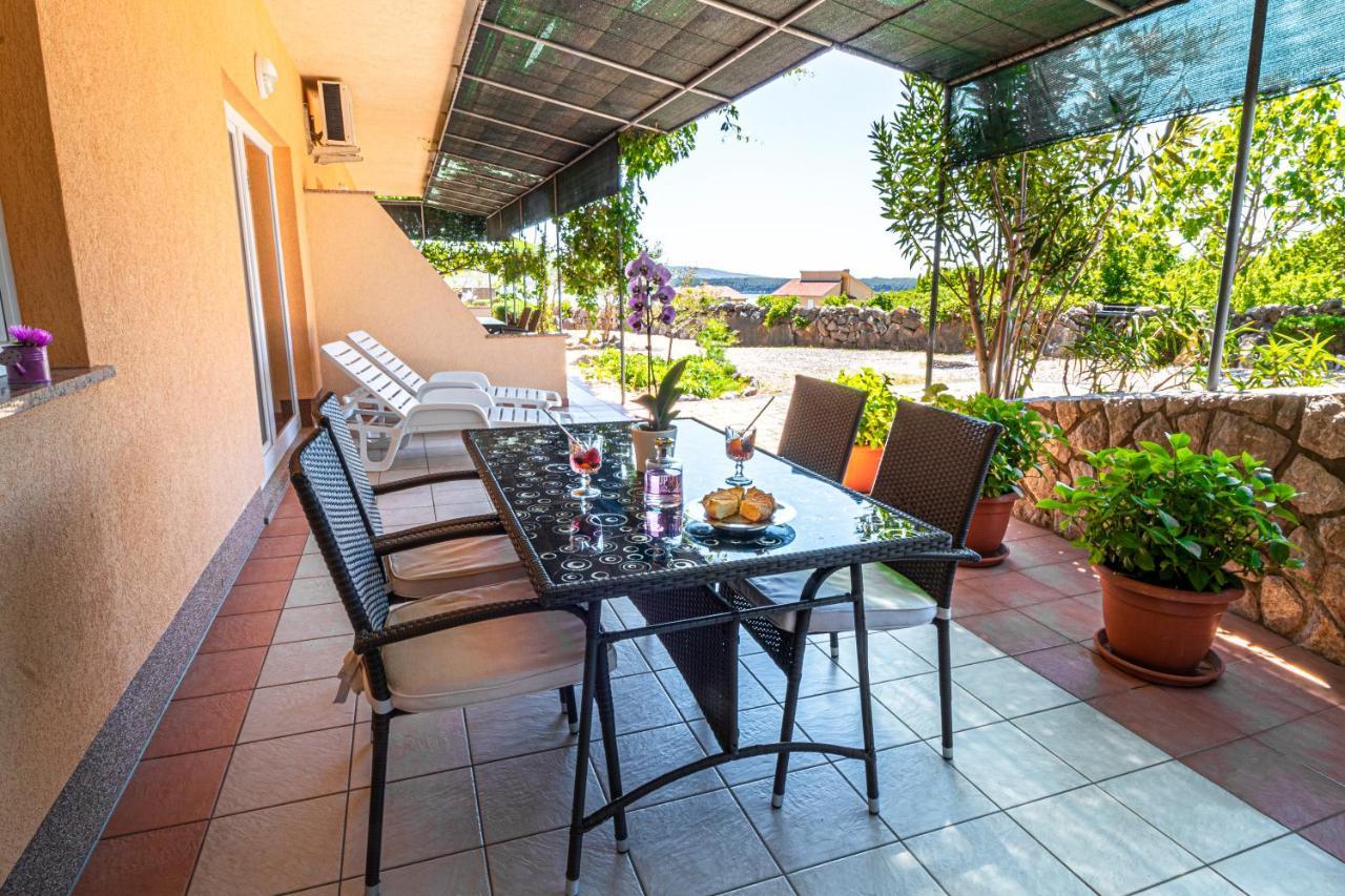 Apartments Sandra Kornić Extérieur photo