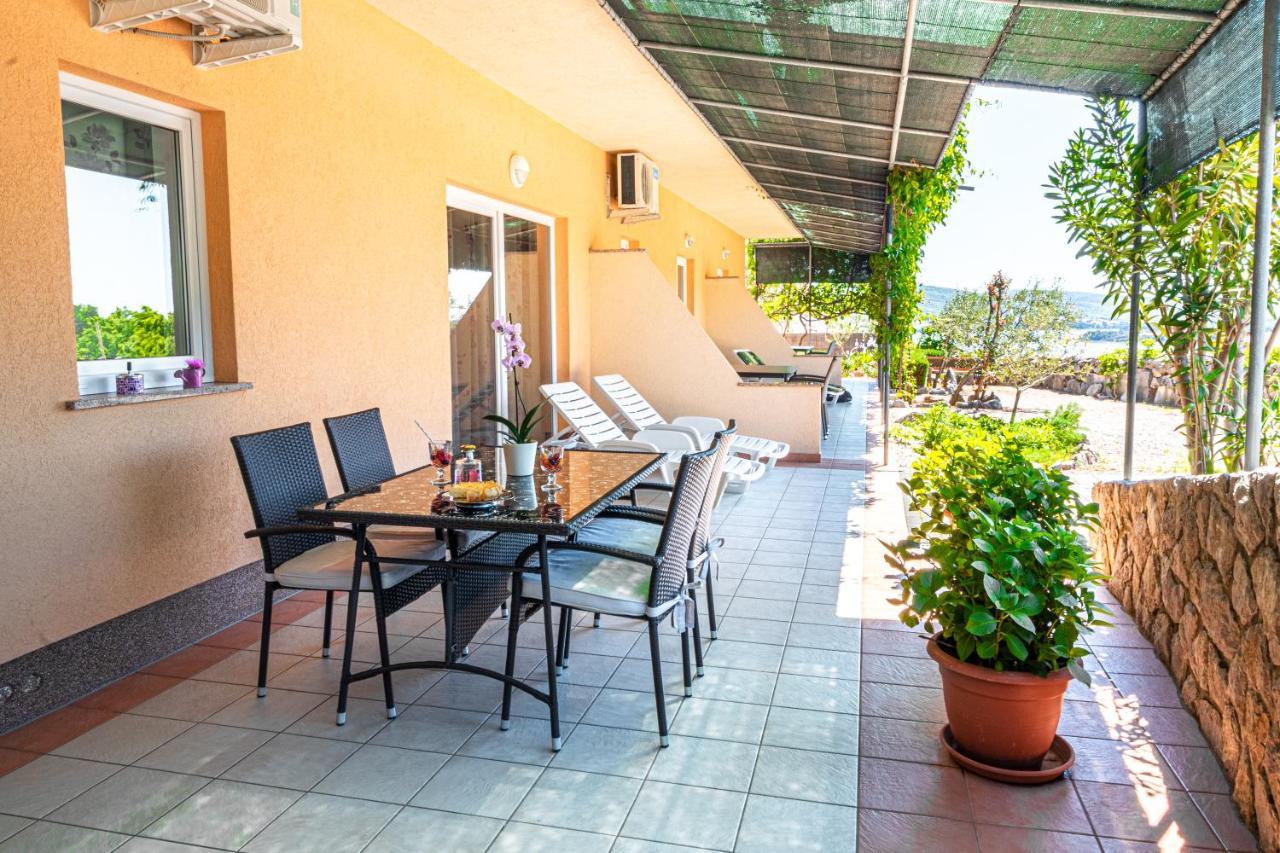Apartments Sandra Kornić Extérieur photo