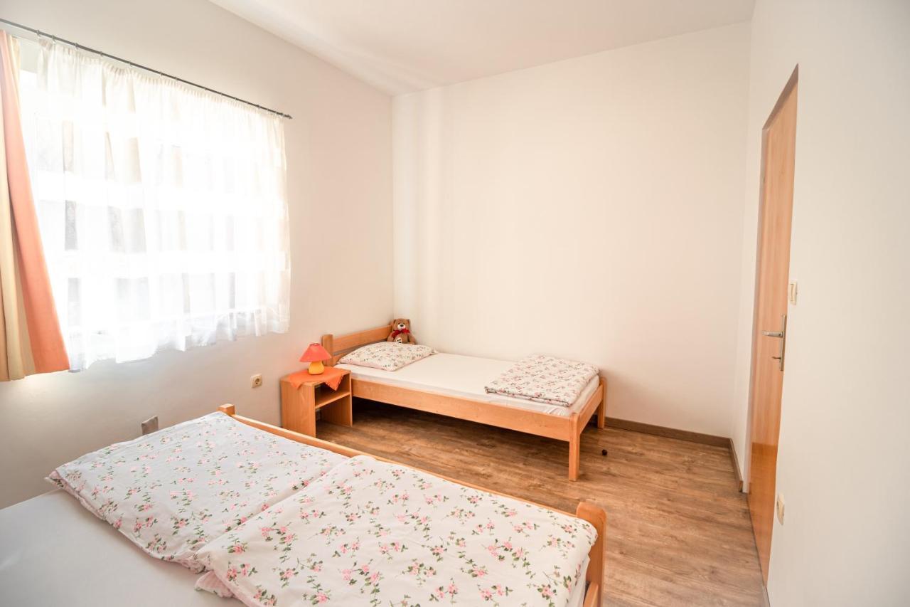 Apartments Sandra Kornić Extérieur photo